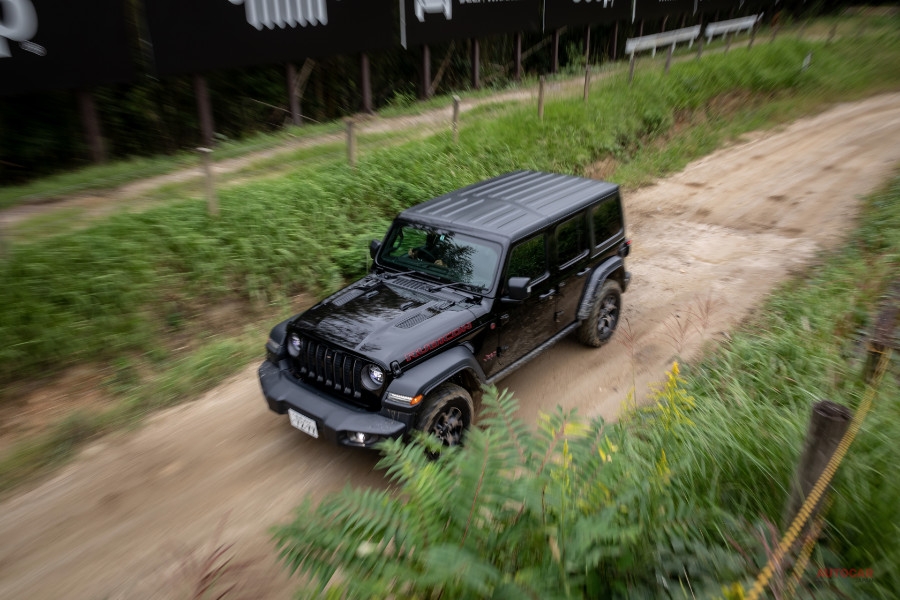 ジープ ラングラー アンリミテッド スポーツ アンリミテッド サハラ ローンチエディション Autocar Japan