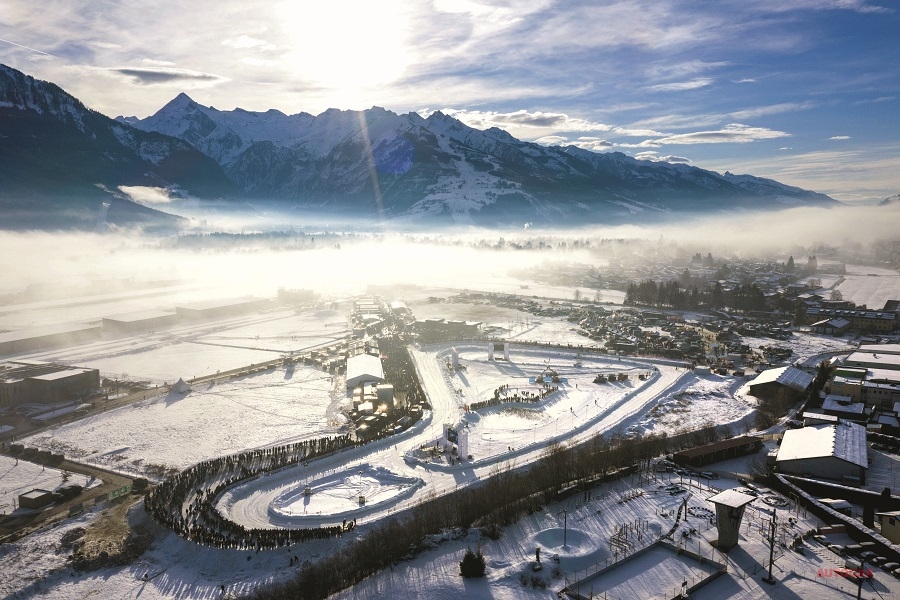 GPアイスレースはオーストリアのツェル・アム・ゼーにある飛行場を舞台に開催される。