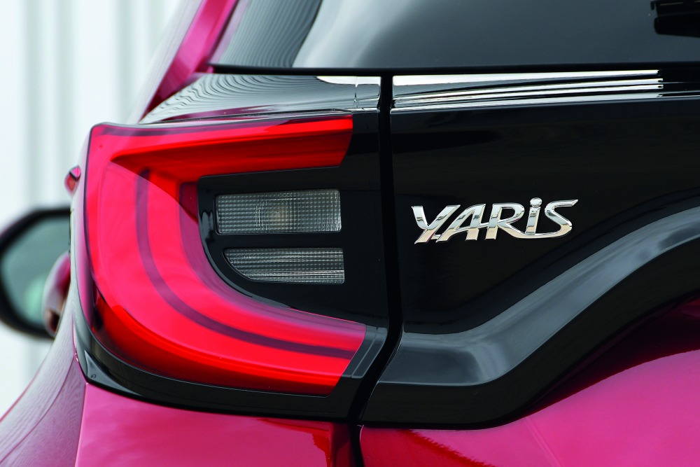 YOURS(ユアーズ) ヤリス YARIS 車種専用設計 LED ライセンスランプ