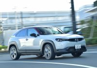 背景にマツダの苦悩 マツダmx 30のcm 外国人 海外ロケ地をやめたワケ Autocar Japan