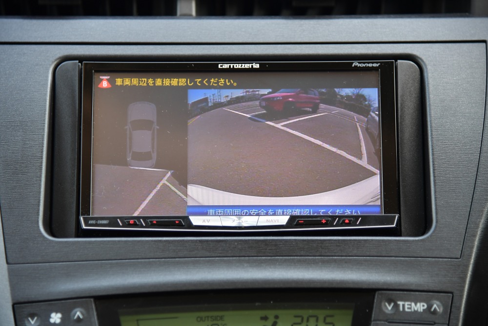 2ページ目 駐車が苦手でも 真上からの映像で きれいに車庫入れ 1カメラスカイトップビュー データシステム Autocar Japan