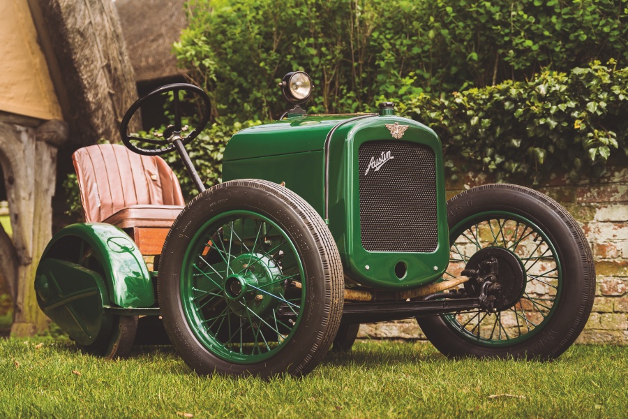 オースチン・セブンがベースの芝刈り機（1925年）