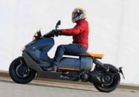 バイクは無理でもコレなら乗れる？ ドゥカティ・プロ3へ試乗 航続約50kmの電動キックボード | AUTOCAR JAPAN