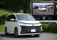 走行中も楽しく！新型ヴォクシー用「テレビキット」 トヨタの