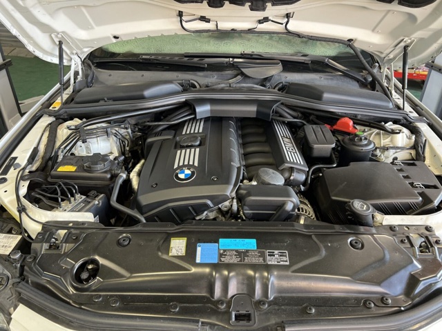 E60型BMW 5シリーズMスポーツ オイル漏れ修理 - AUTOCAR JAPAN
