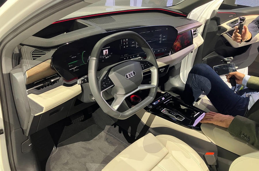 アウディの新型SUV「Q6 eトロン」の前席内装