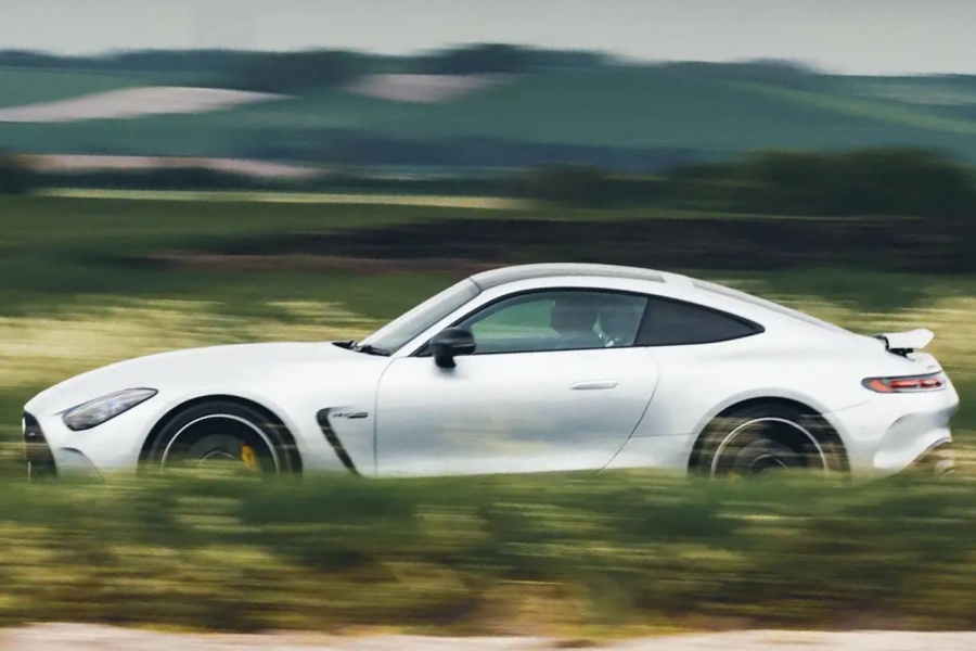 メルセデスAMG GT 63 4マティック＋ プレミアムプラス（英国仕様）