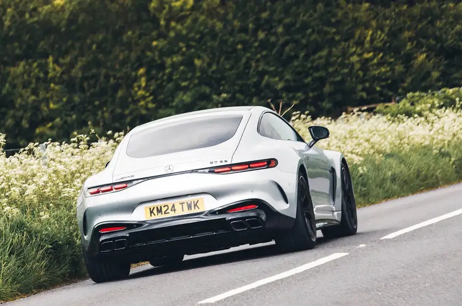 メルセデスAMG GT 63 4マティック＋ プレミアムプラス（英国仕様）