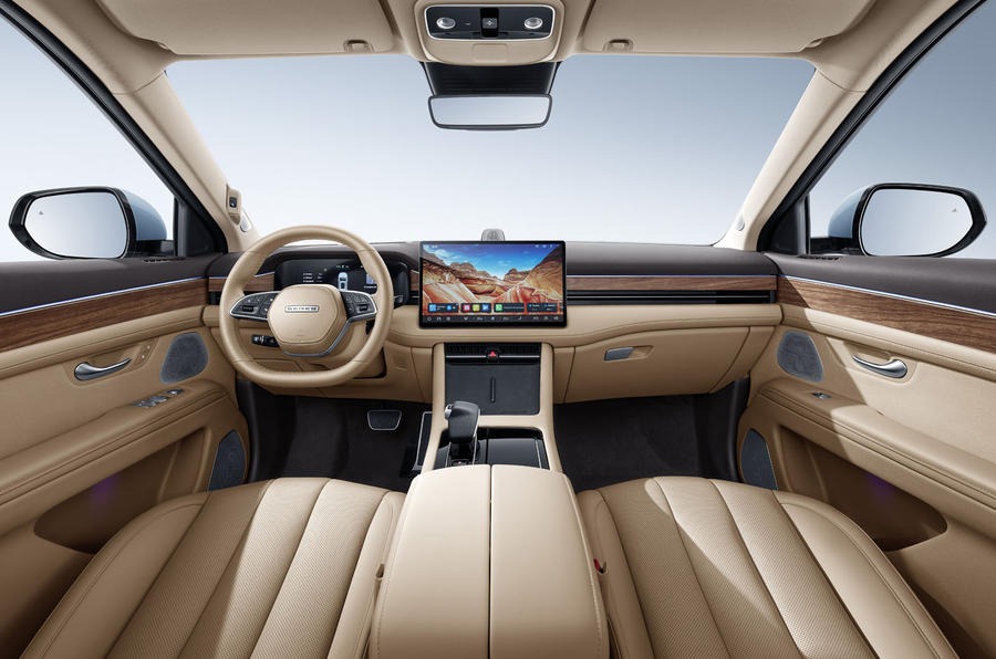 セレス7のインテリア。車載機能の大半をタッチスクリーンとボイスコントロールで操作する。