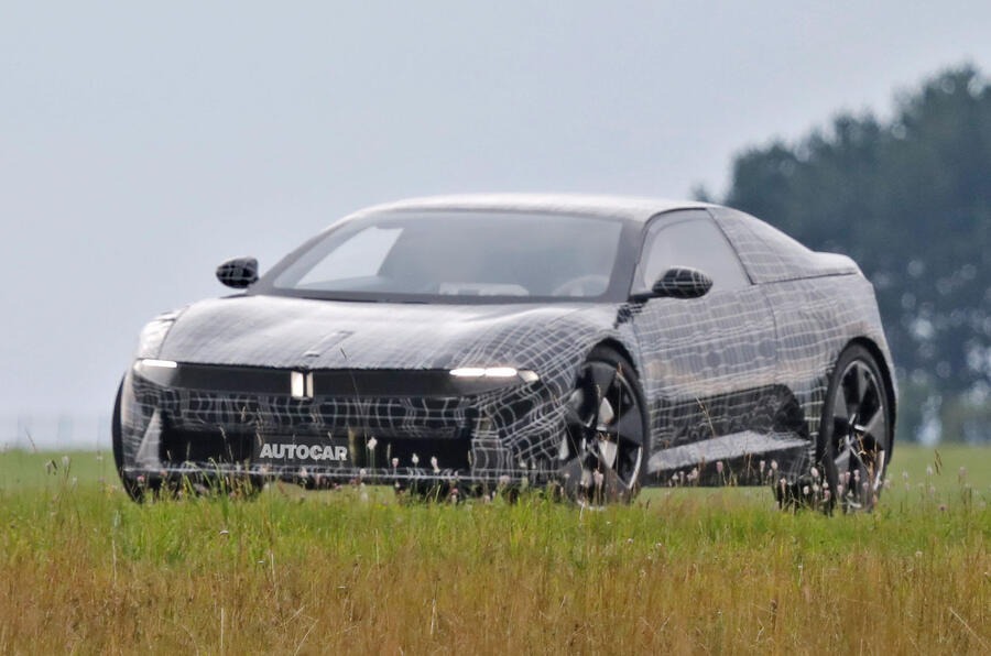 バイエルン州のBMW開発拠点近くで目撃されたプロトタイプ