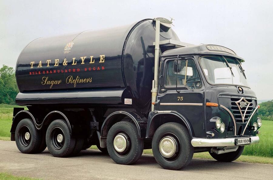写真は1970年の後期型フォーデン。テート＆ライル社で砂糖運搬に使われていた。