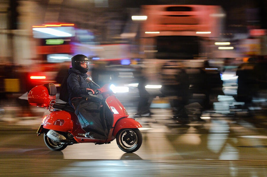 原付バイクによる金銭目的の衝突事故は特にロンドンで多く報告されている。