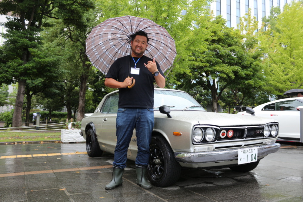 オーナーのTOYO・HIROTAさん。納車時に5000km表示だった総走行距離は、すでに7万7777kmに到達！