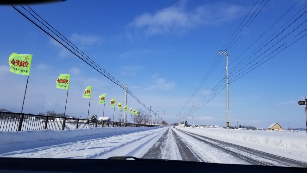 往路は雪がなくても、帰路はわからない冬の寒冷地は、4WDでも油断禁物。そうした地域へお出かけの予定があれば、スタッドレスは早めに用意しておきたい。