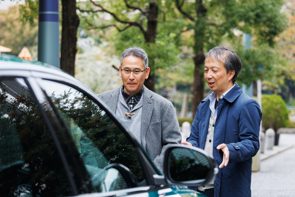 知人の紹介で、ジュリエッタ乗りの市川正樹さん（左）と出会った。