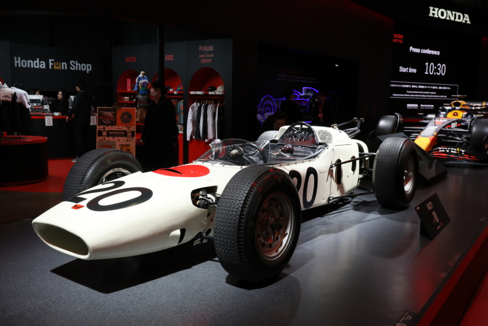 ホンダ・ブースに展示された1964年のF1マシン『RA271』。